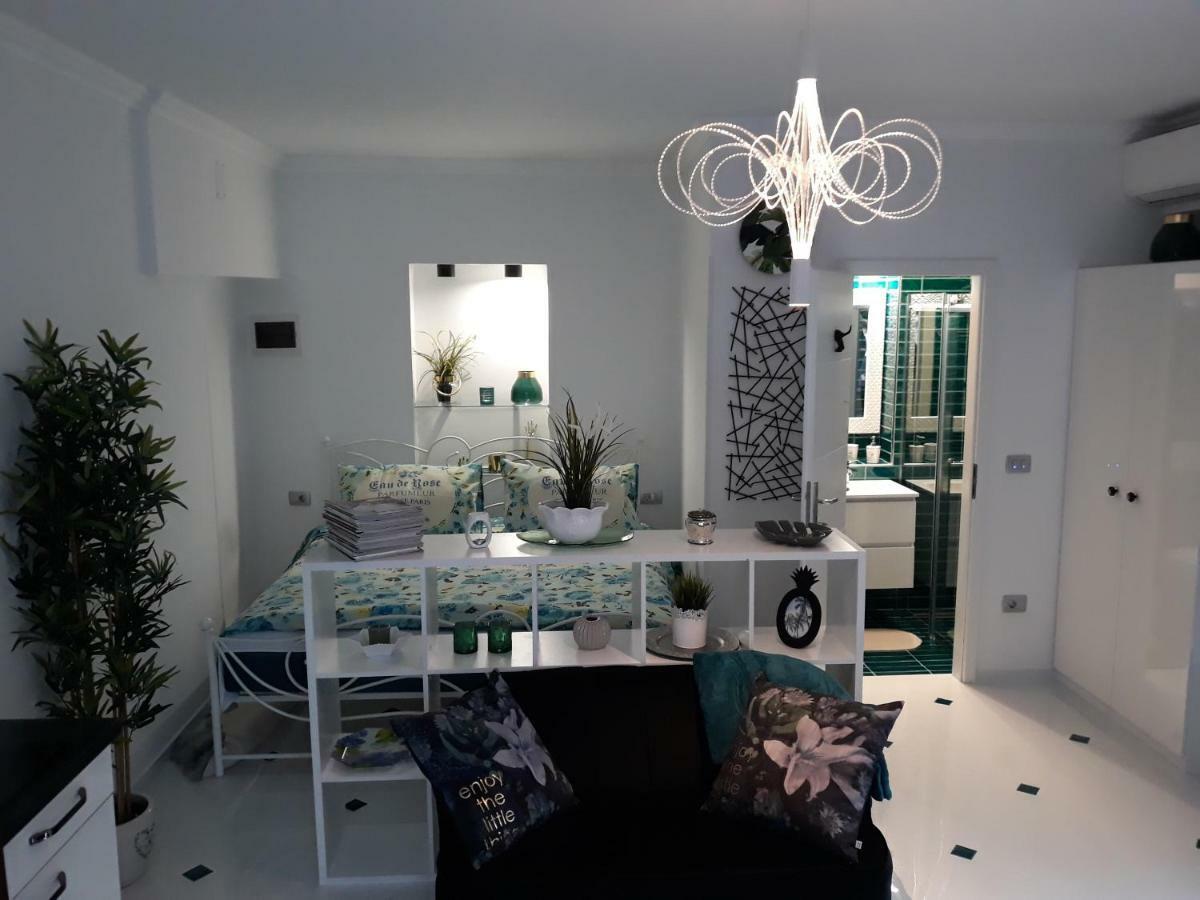 App Paris 5 Apartment Umag Bagian luar foto