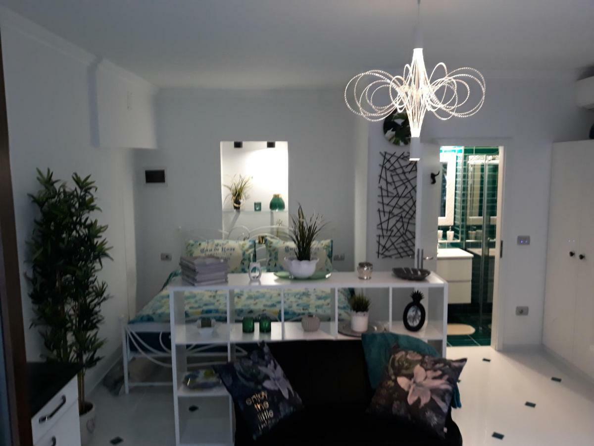 App Paris 5 Apartment Umag Bagian luar foto