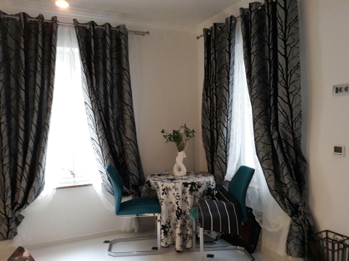App Paris 5 Apartment Umag Bagian luar foto